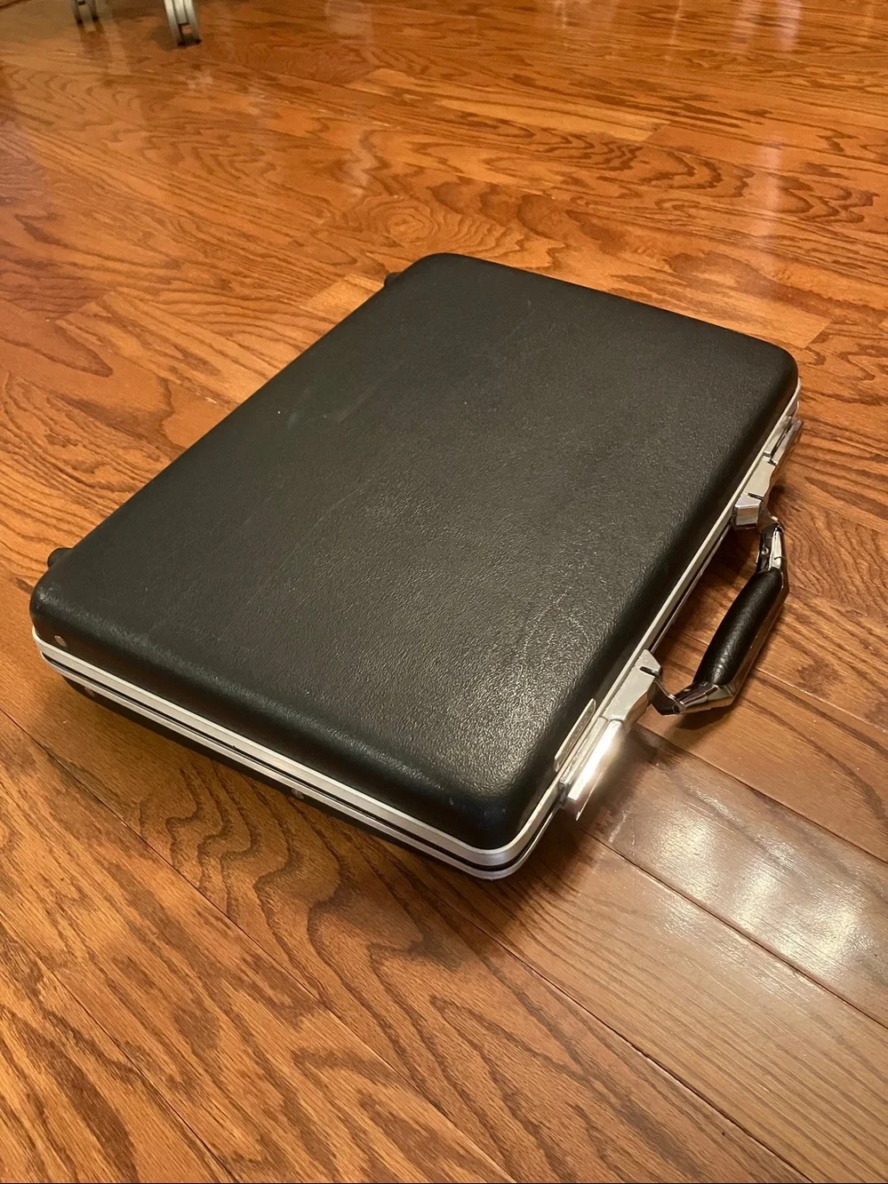 Vintage American Tourister Escort Hardshell Briefcase Black Case w Keys